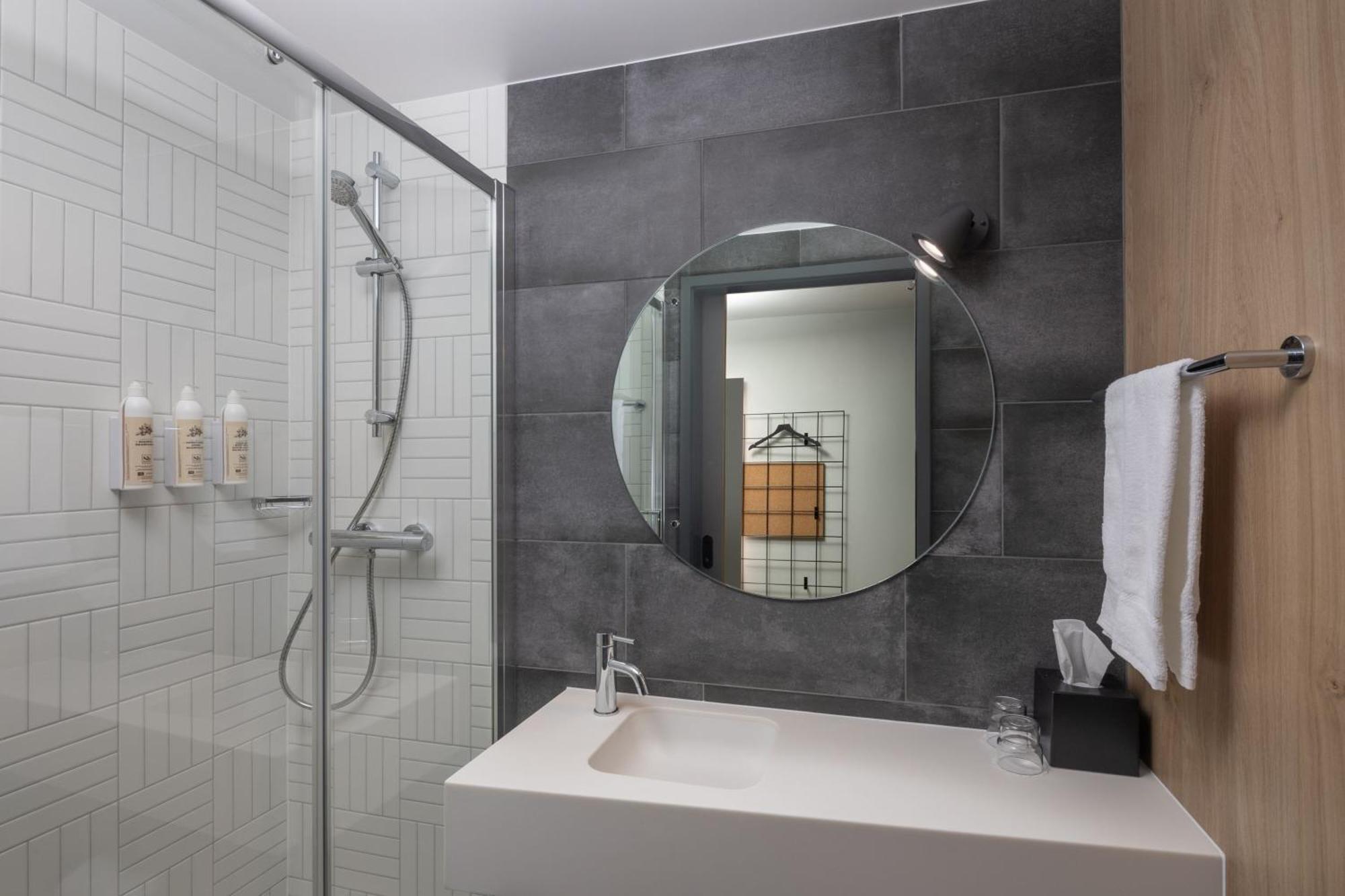 Moxy 4* Cork