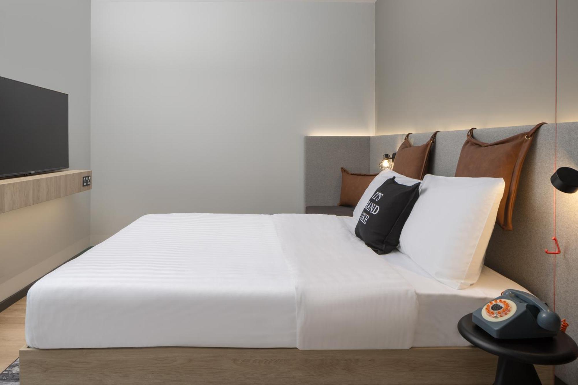 Moxy 4* Cork