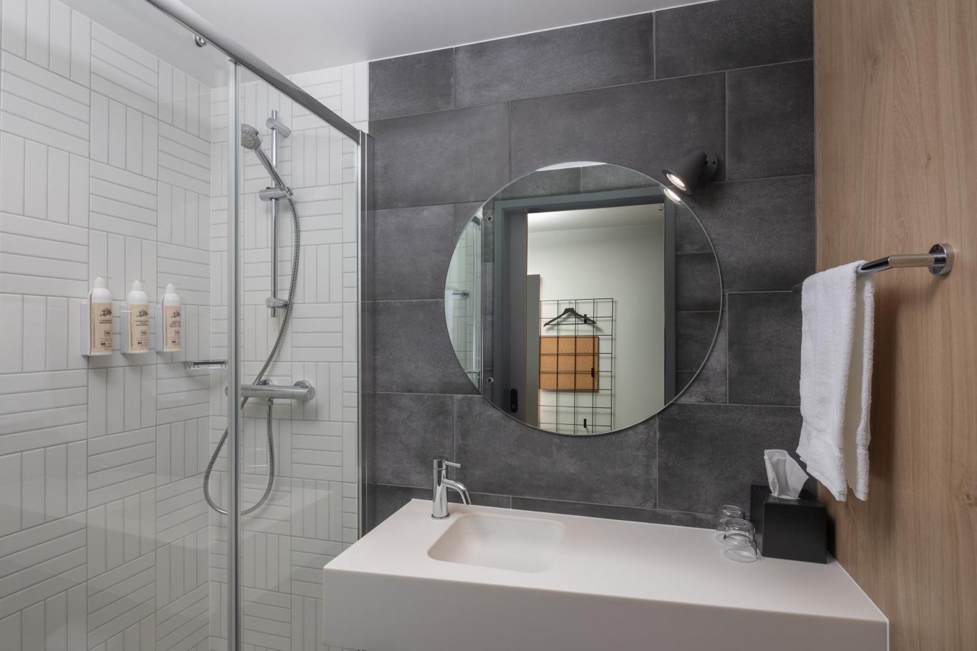 Moxy 4* Cork