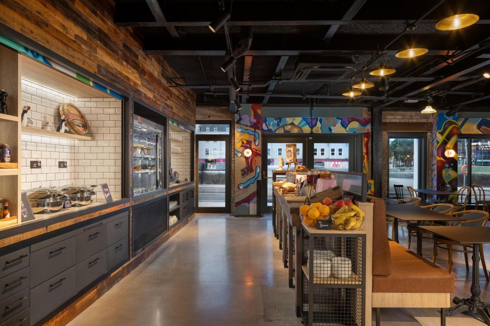 Hotel Moxy 4*